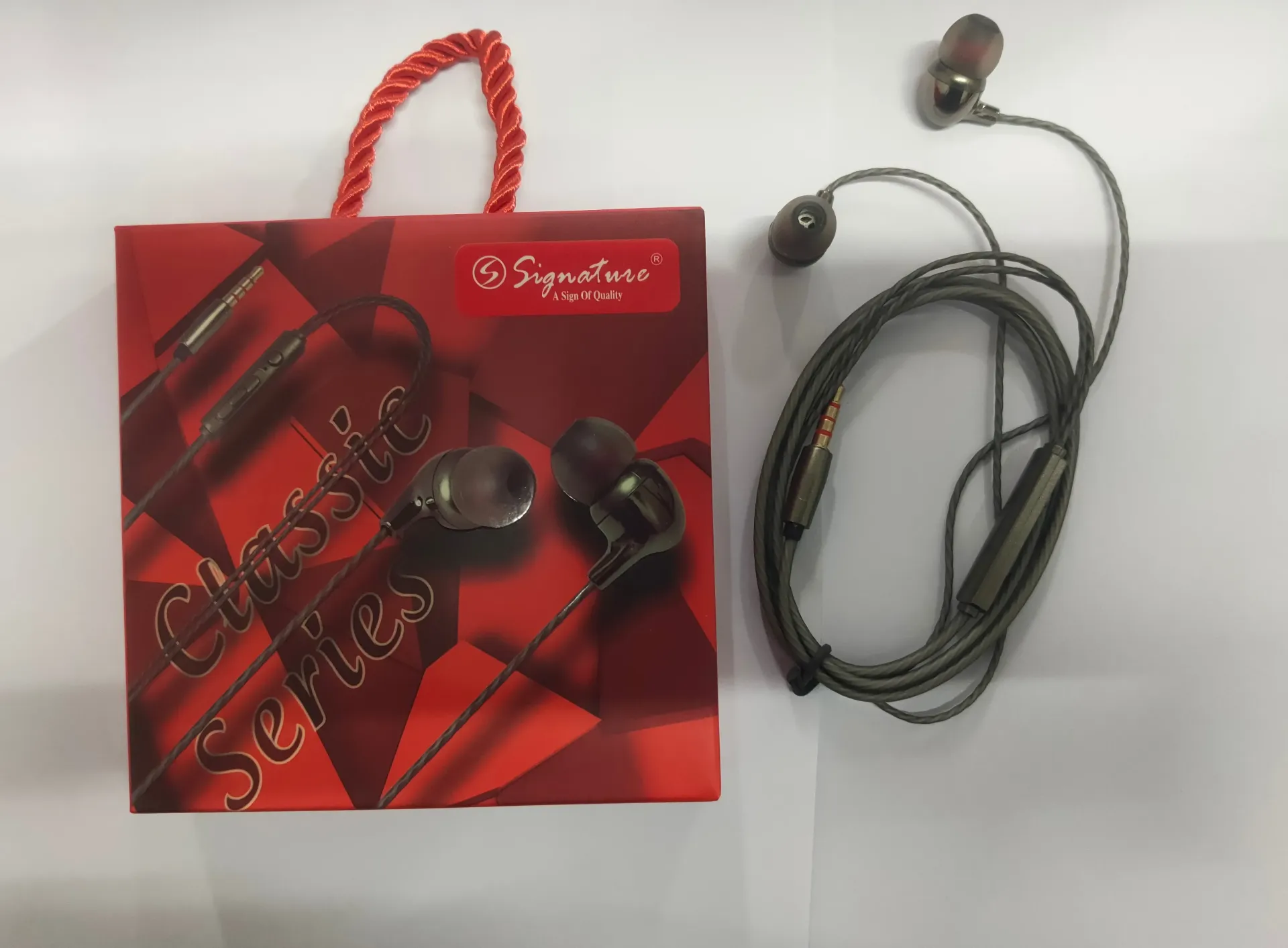 Signature Classic Handsfree Box packing